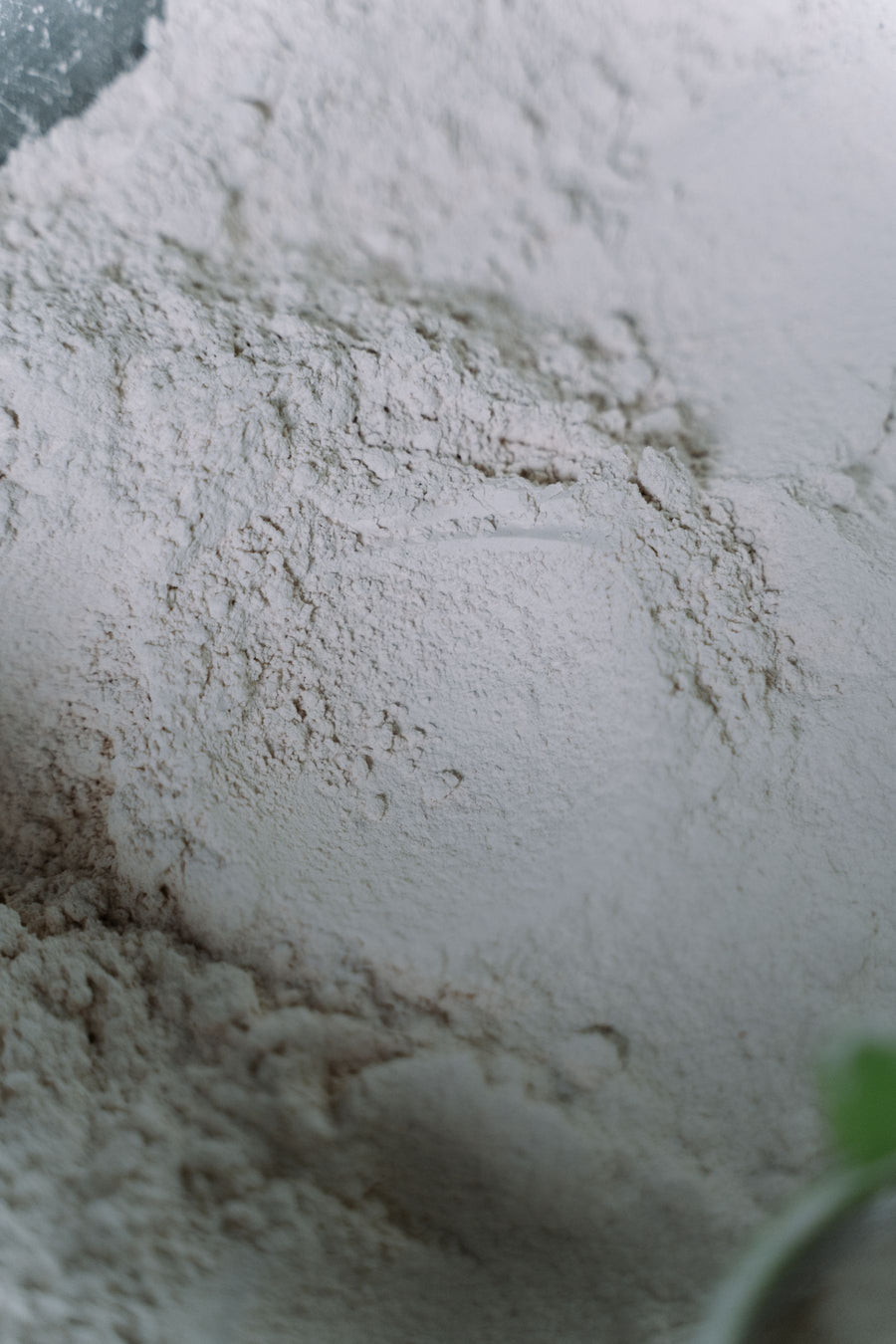 Fine pale mineral powder
